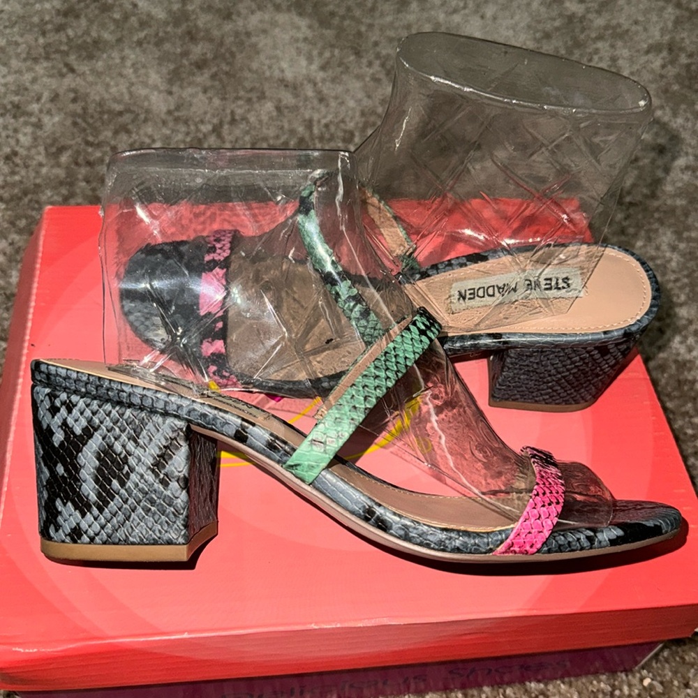 Steve madden sandals with small heel